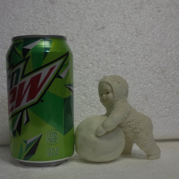 Vintage Retired Snowbabie "I'm Making Snowballs" Porcelain Bisque Figure - Picture 6 of 6